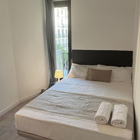 Casa De Huespedes Mi Lla Hotel Madrid Bagian luar foto