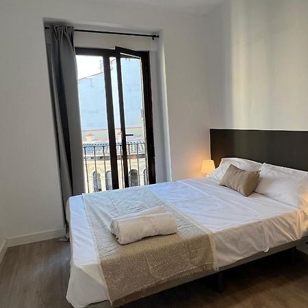 Casa De Huespedes Mi Lla Hotel Madrid Bagian luar foto