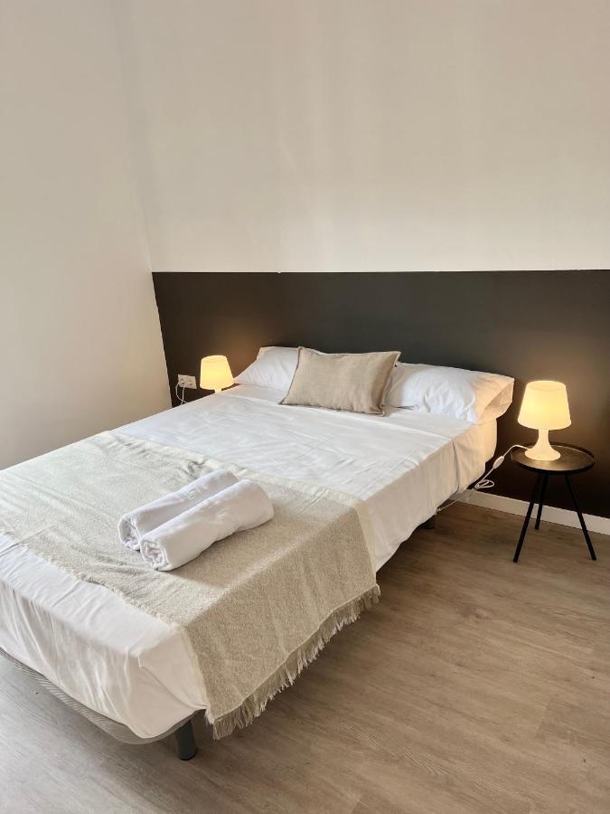 Casa De Huespedes Mi Lla Hotel Madrid Bagian luar foto