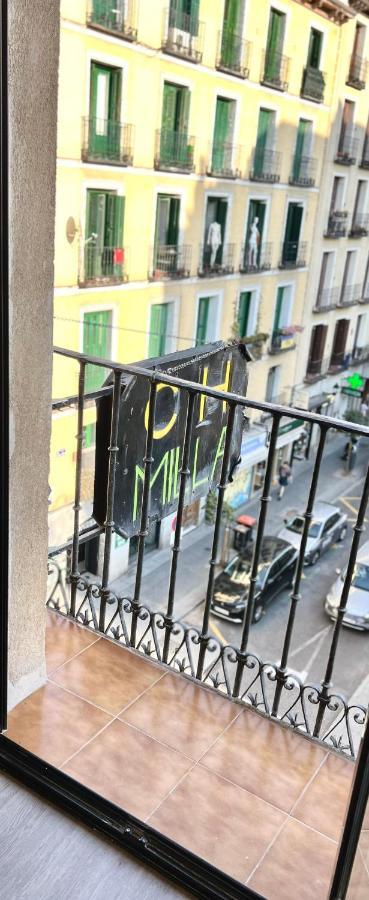 Casa De Huespedes Mi Lla Hotel Madrid Bagian luar foto