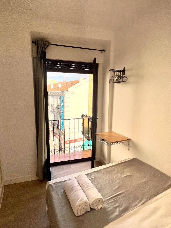 Casa De Huespedes Mi Lla Hotel Madrid Bagian luar foto